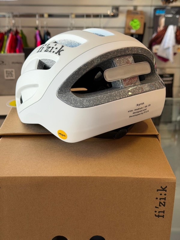 Casco fizik kyros