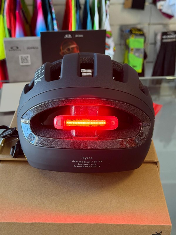 Casco fizik kyros