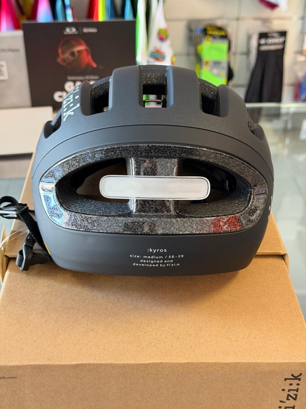 Casco fizik kyros