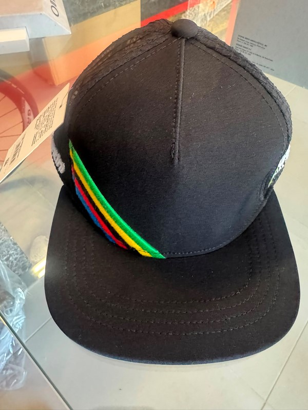 Cappellino official uci merchandising trucker cap