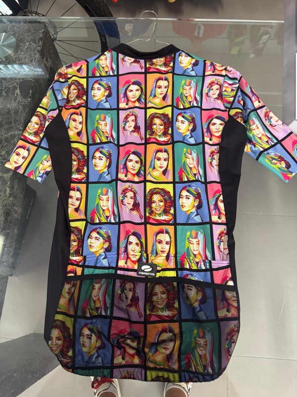 Maglia m/c pop art donna inga volata